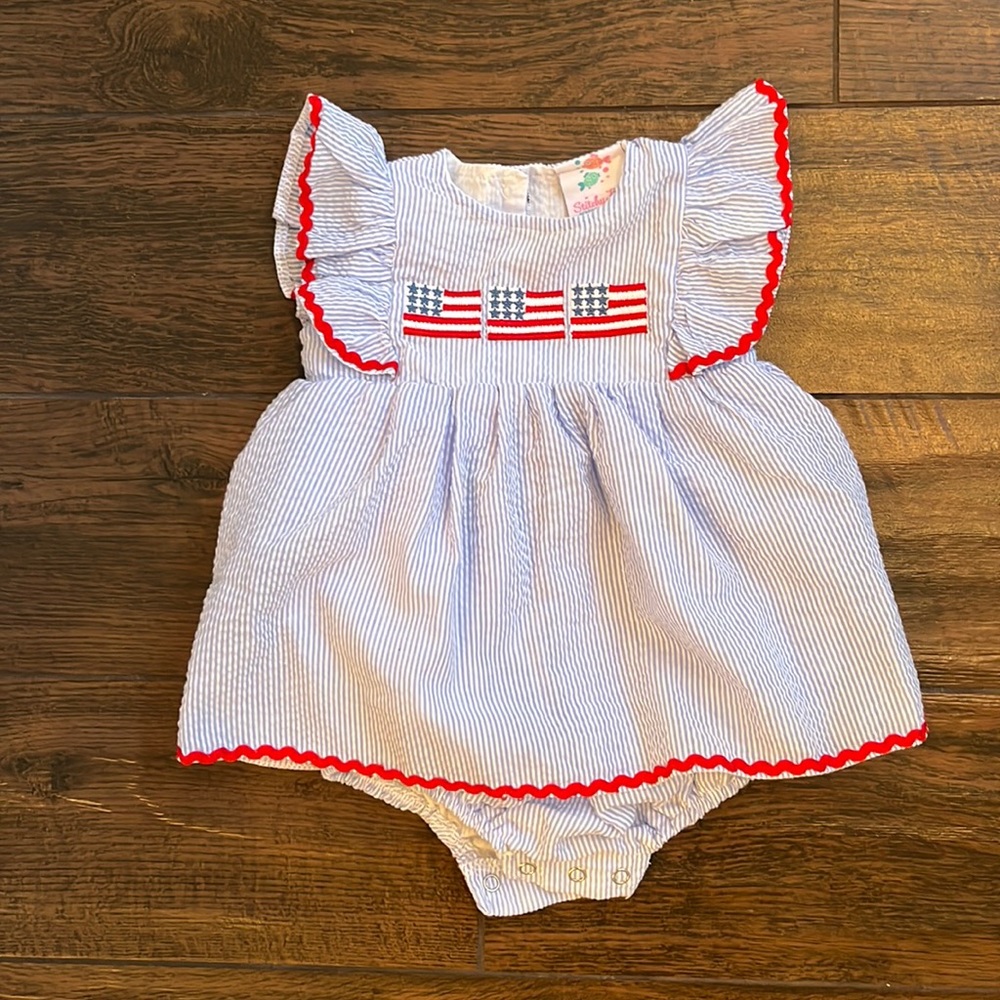 Stitchy Fish children’s boutique patriotic onesie dress. Size 6 month.